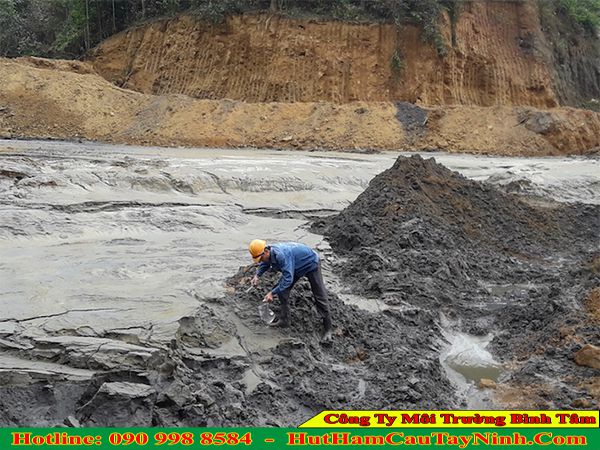 Hút bùn thải Tây Ninh giá rẻ Bình Tâm xử lý bùn thải KCN KCX